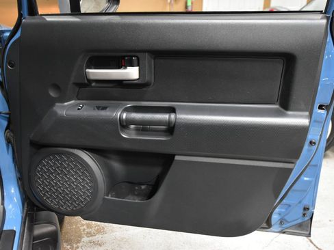 Used 2012 Toyota FJ Cruiser 4WD w/ Convenience Pkg image 35