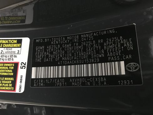 Used 2025 Toyota Camry SE FWD image 28