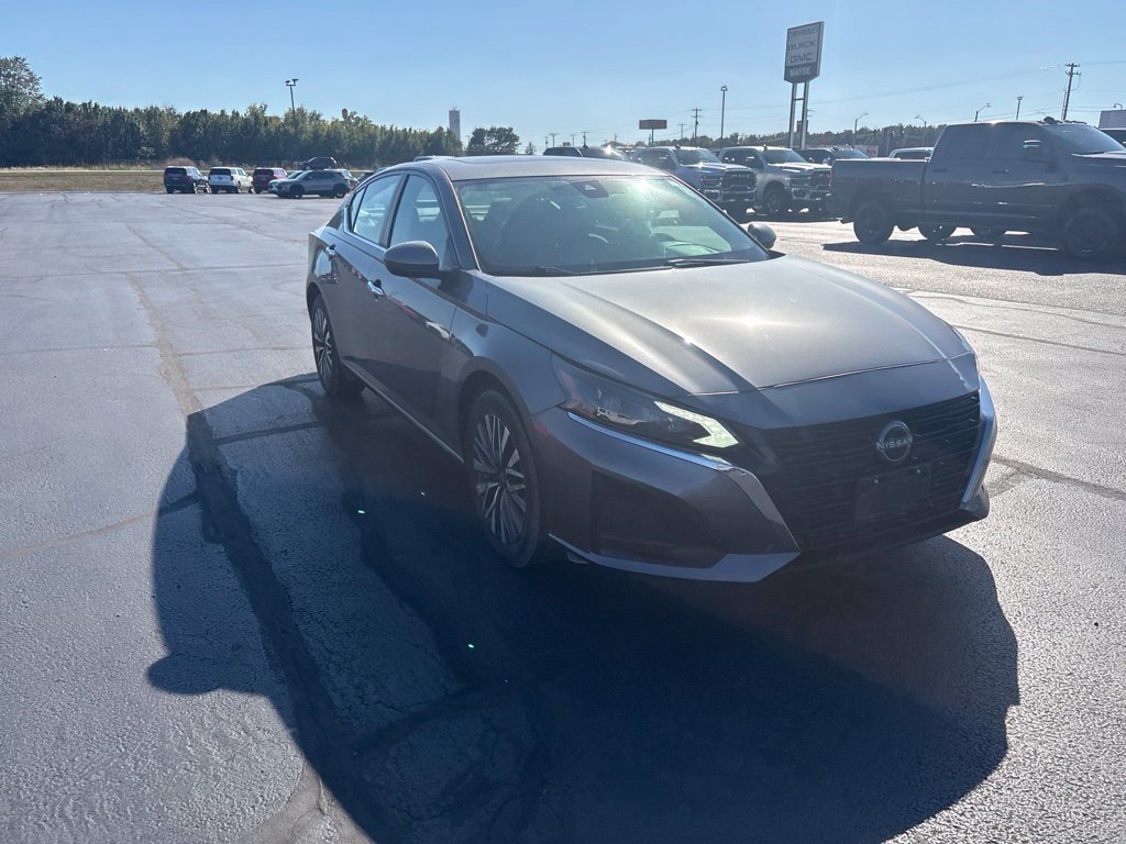 Used 2023 Nissan Altima 2.5 SV w/ SV Premium Package AWD/4WD image 9