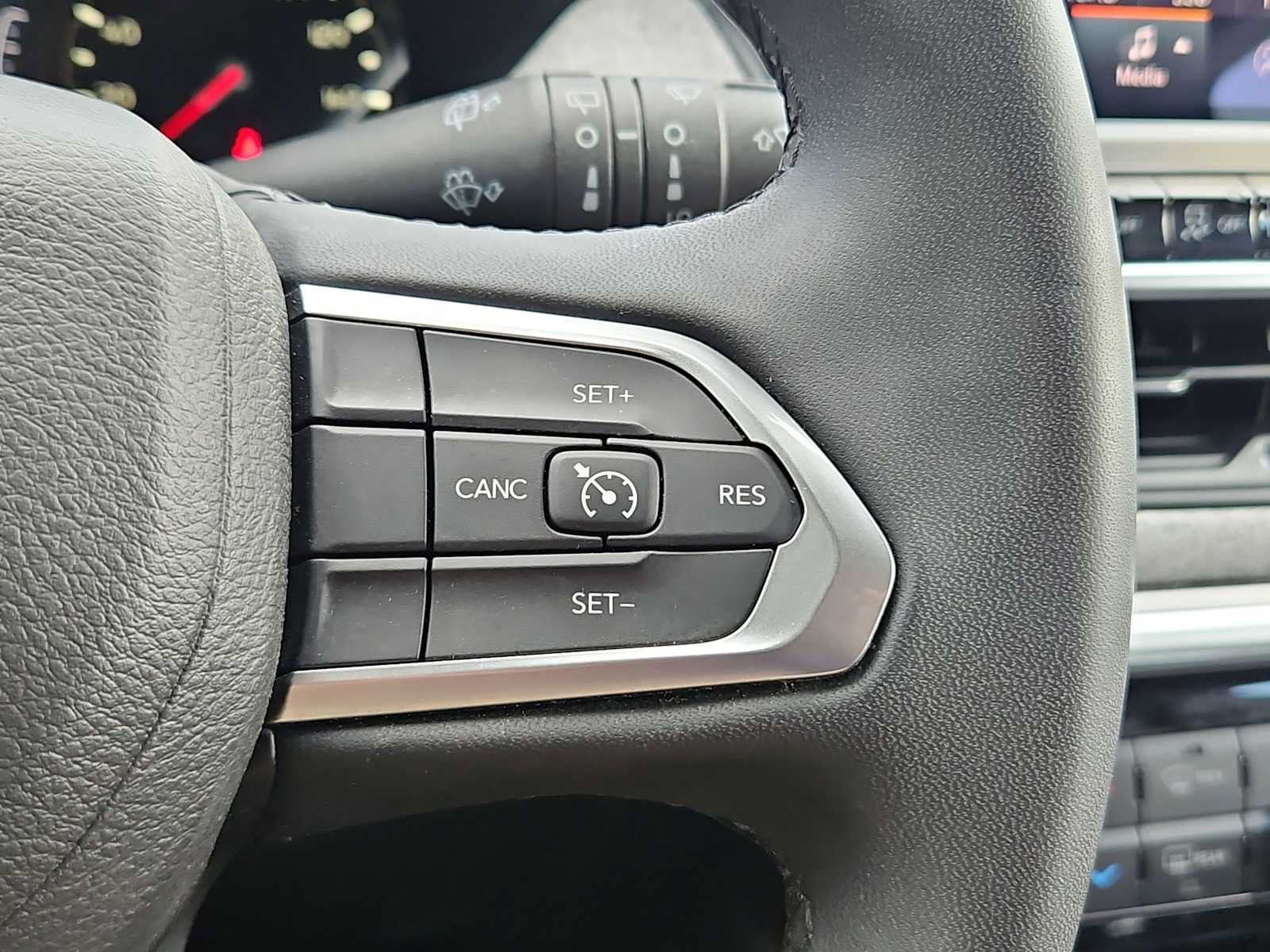 Used 2024 Jeep Compass Latitude AWD/4WD image 22