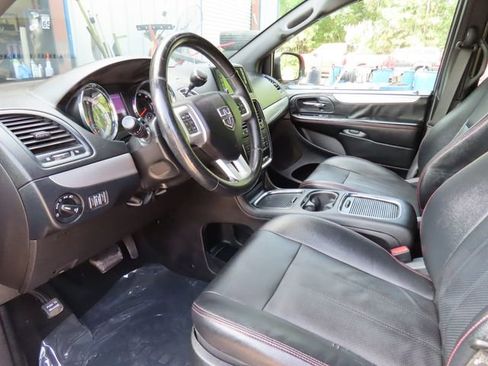 Used 2019 Dodge Grand Caravan GT FWD image 17