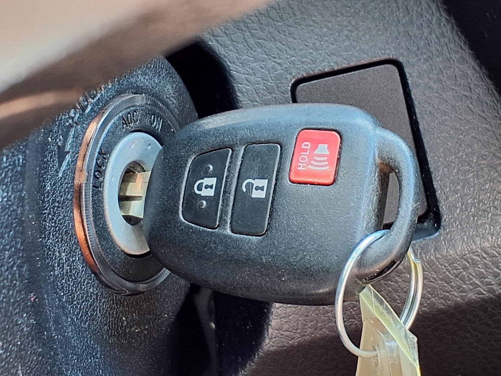 Used 2013 Toyota RAV4 XLE AWD/4WD image 28