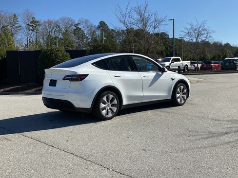 Used 2023 Tesla Model Y Long Range image 3