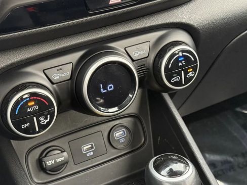 Used 2021 Hyundai Venue SEL w/ Premium Package image 37