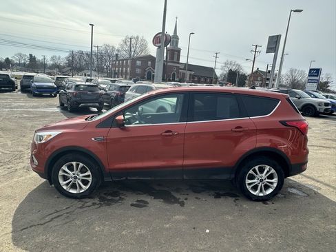 Used 2019 Ford Escape SE image 4