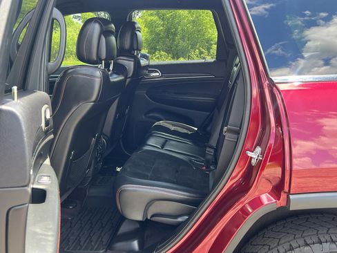 Used 2017 Jeep Grand Cherokee Trailhawk AWD/4WD image 32