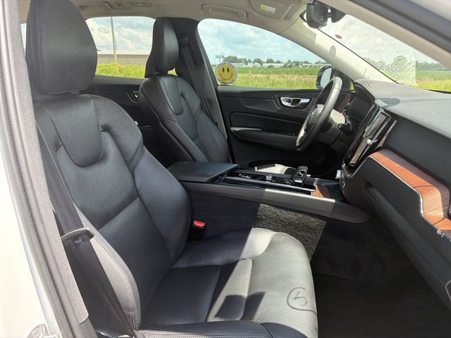 Used 2024 Volvo XC60 B5 Plus AWD/4WD image 17