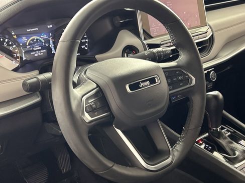 Used 2025 Jeep Compass Limited image 13