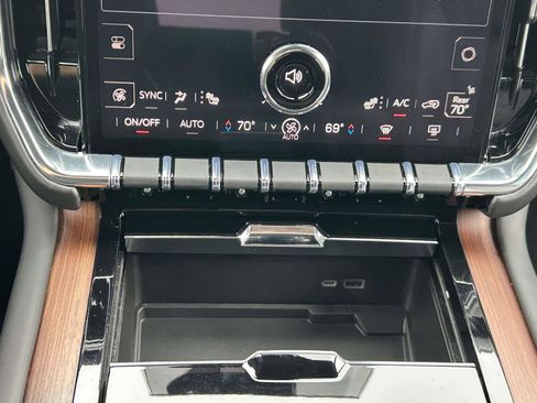 Used 2025 GMC Yukon Denali image 27