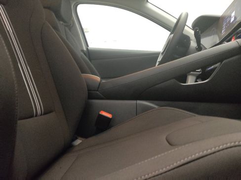 Used 2024 Hyundai Elantra SEL FWD image 21