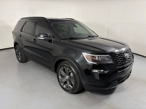 Used 2018 Ford Explorer Sport w/ Equipment Group 401A AWD/4WD image 2