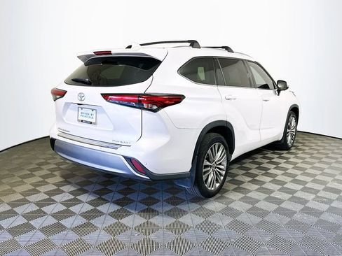 Used 2023 Toyota Highlander Platinum image 8