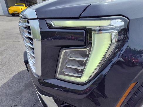 Used 2025 GMC Yukon Denali AWD/4WD image 9