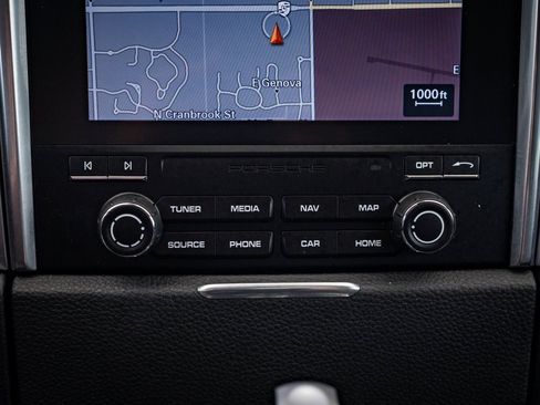 Certified 2018 Porsche Macan image 37