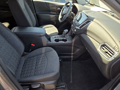 Used 2023 Chevrolet Equinox LT FWD image 3