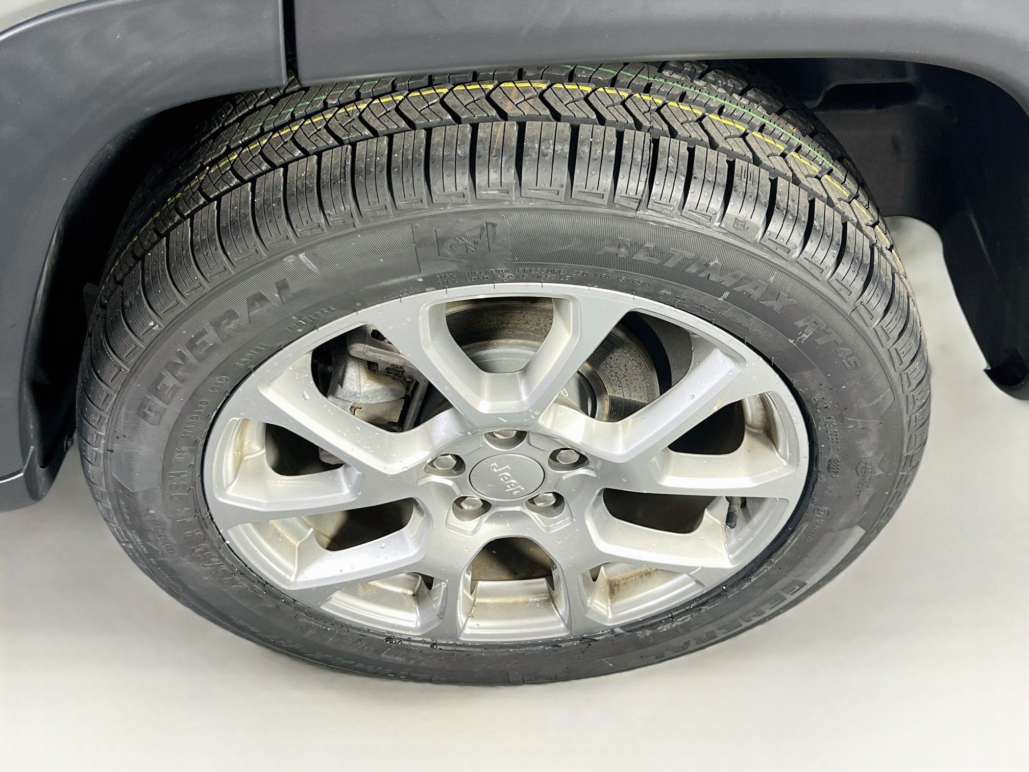 Used 2023 Jeep Compass Latitude AWD/4WD image 29