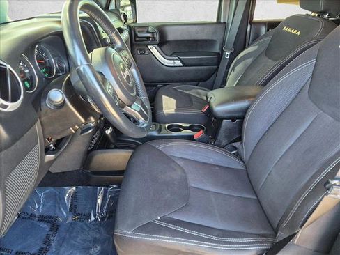 Used 2014 Jeep Wrangler Unlimited Sahara w/ Connectivity Group AWD/4WD image 11