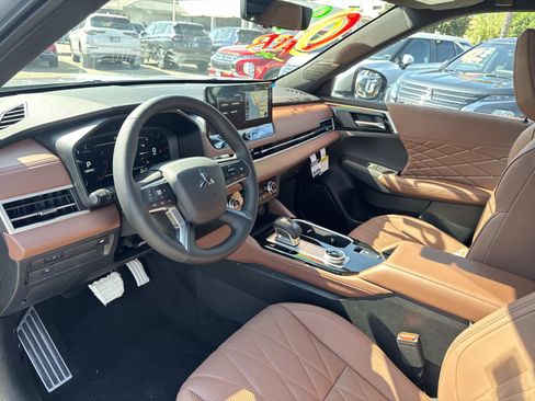 New 2025 Mitsubishi Outlander SEL image 16