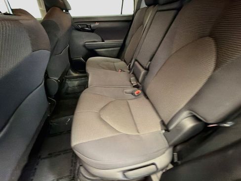 Used 2023 Toyota Highlander LE AWD/4WD image 13