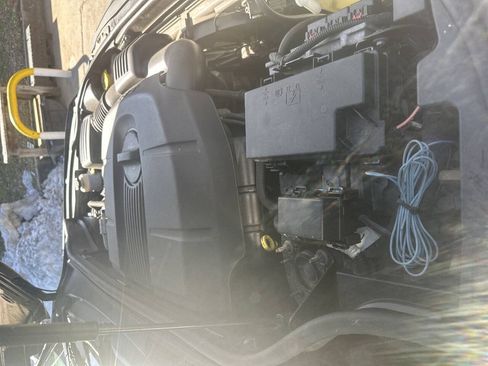 Used 2011 Jeep Grand Cherokee Laredo AWD/4WD image 15