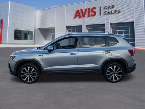 Used 2024 Volkswagen Taos SE image 10