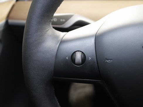 Used 2024 Tesla Model Y Long Range image 34