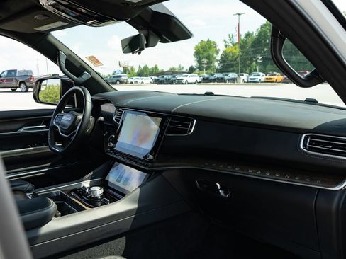 Used 2023 Jeep Grand Wagoneer Series II AWD/4WD image 23
