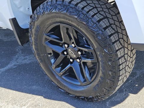 New 2026 Chevrolet Silverado 1500 Custom Trail Boss w/ LPO, Dark Essentials Package image 5