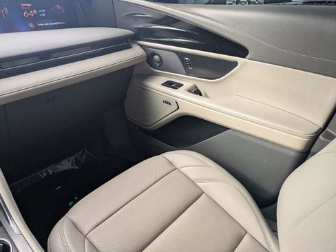 Used 2024 Lincoln Nautilus Premier w/ Equipment Group 102A image 15