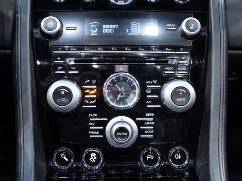 Used 2015 Aston Martin V12 Vantage S image 28