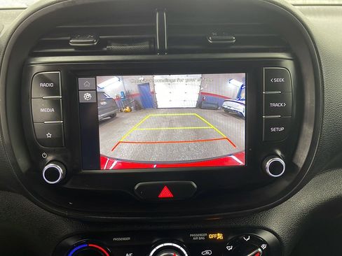 Used 2023 Kia Soul LX image 15