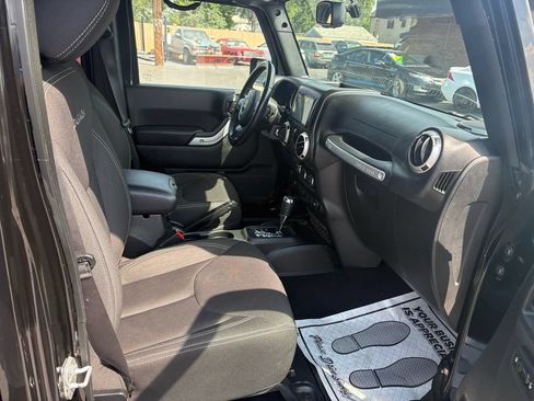 Used 2017 Jeep Wrangler Unlimited Sahara AWD/4WD image 20