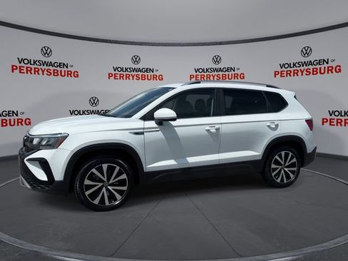 Certified 2023 Volkswagen Taos SE w/ Panoramic Sunroof Package AWD/4WD image 4