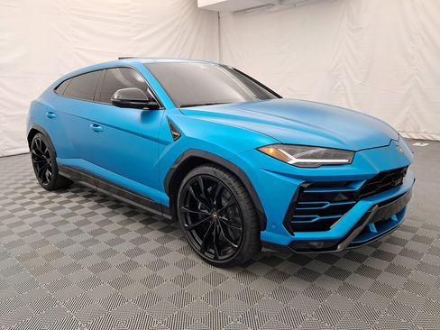 Used 2021 Lamborghini Urus image 2