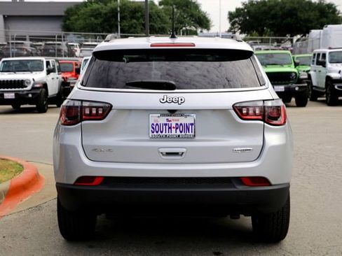 New 2025 Jeep Compass Latitude image 6