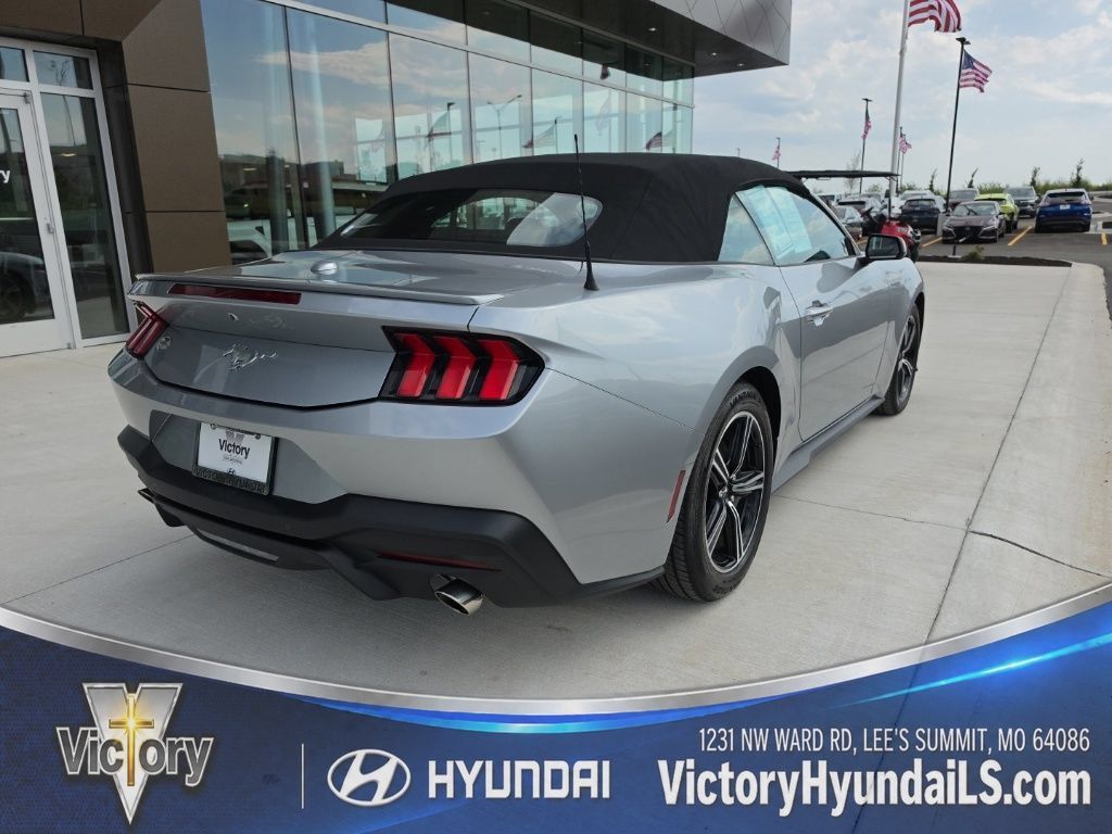 Used 2025 Ford Mustang Premium RWD image 5