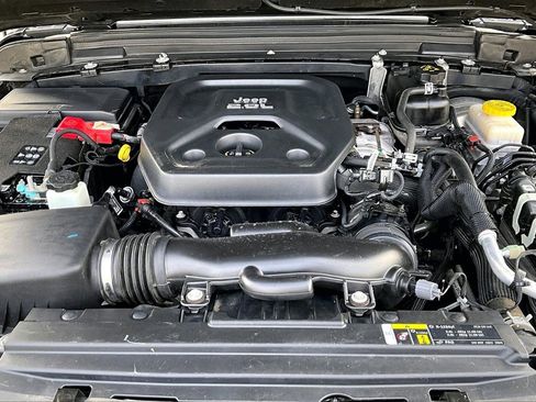 Certified 2020 Jeep Wrangler Unlimited Sahara image 34