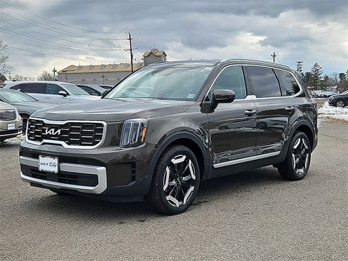 Certified 2024 Kia Telluride S image 3