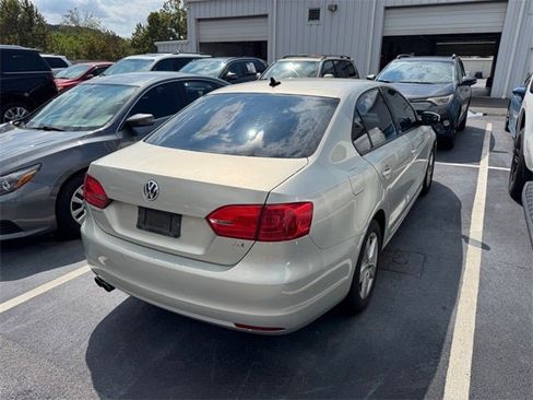 Used 2011 Volkswagen Jetta TDI image 3