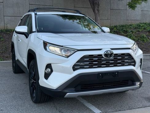 Used 2019 Toyota RAV4 Limited w/ Cold Weather Package image 5