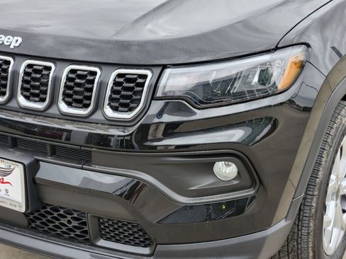 New 2026 Jeep Compass Latitude image 9