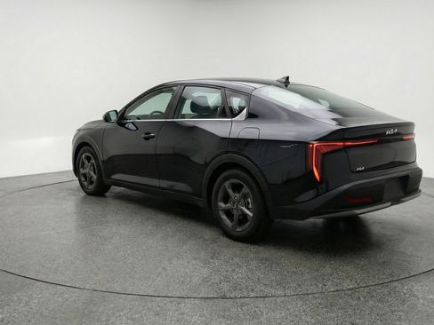 Used 2025 Kia K4 LXS image 6