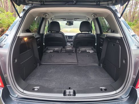 Used 2021 Chevrolet Trax LT w/ LT Convenience Package image 22