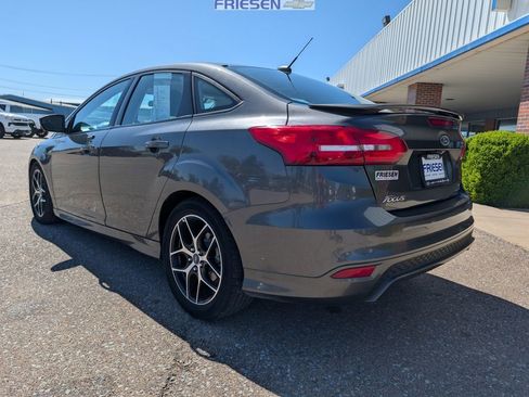 Used 2016 Ford Focus SE w/ SE Sport Package FWD image 3