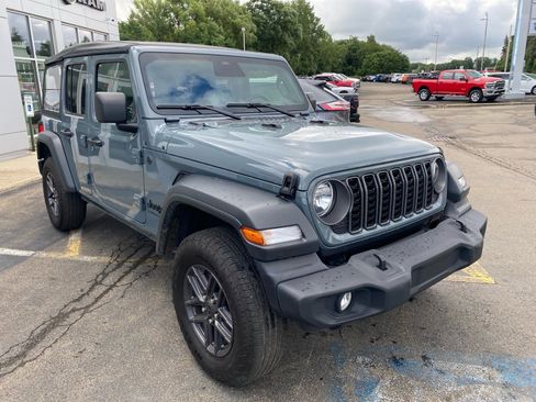 Used 2025 Jeep Wrangler Unlimited Sport AWD/4WD image 7