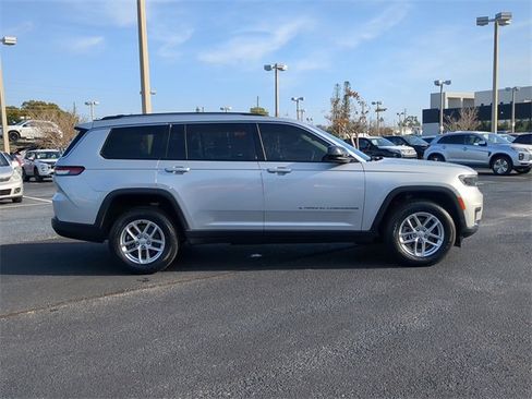 Used 2022 Jeep Grand Cherokee L Laredo w/ Luxury Tech Group I image 6