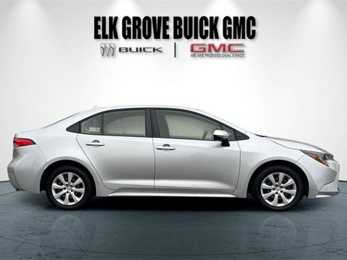 Used 2021 Toyota Corolla LE image 3