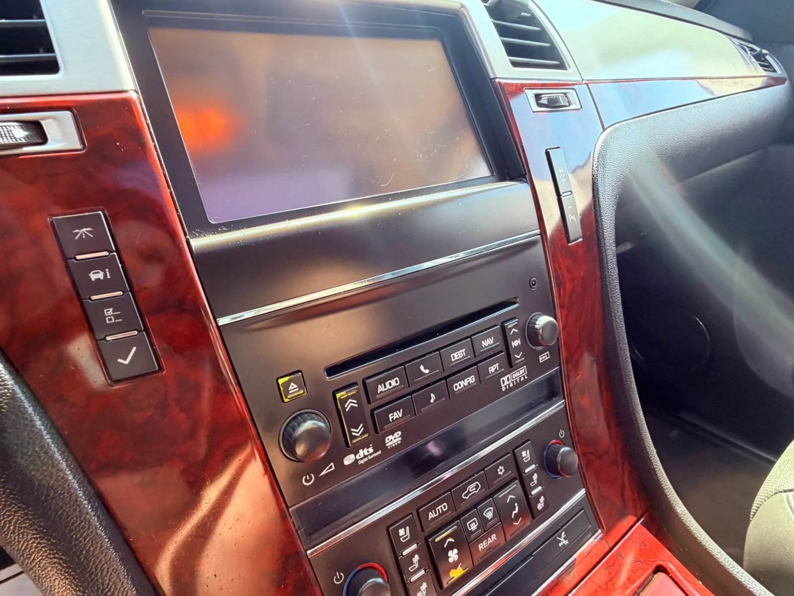 Used 2013 Cadillac Escalade Luxury RWD image 14