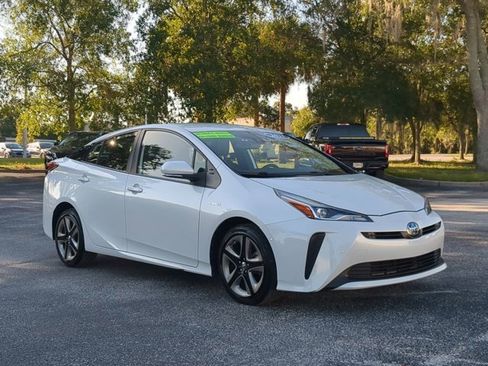 Used 2021 Toyota Prius XLE image 2