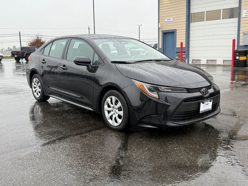 Used 2023 Toyota Corolla LE image 1